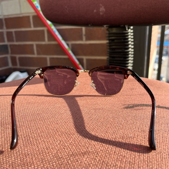 Uniqlo Sunglasses 😎 🕶️ - Picture 8 of 10